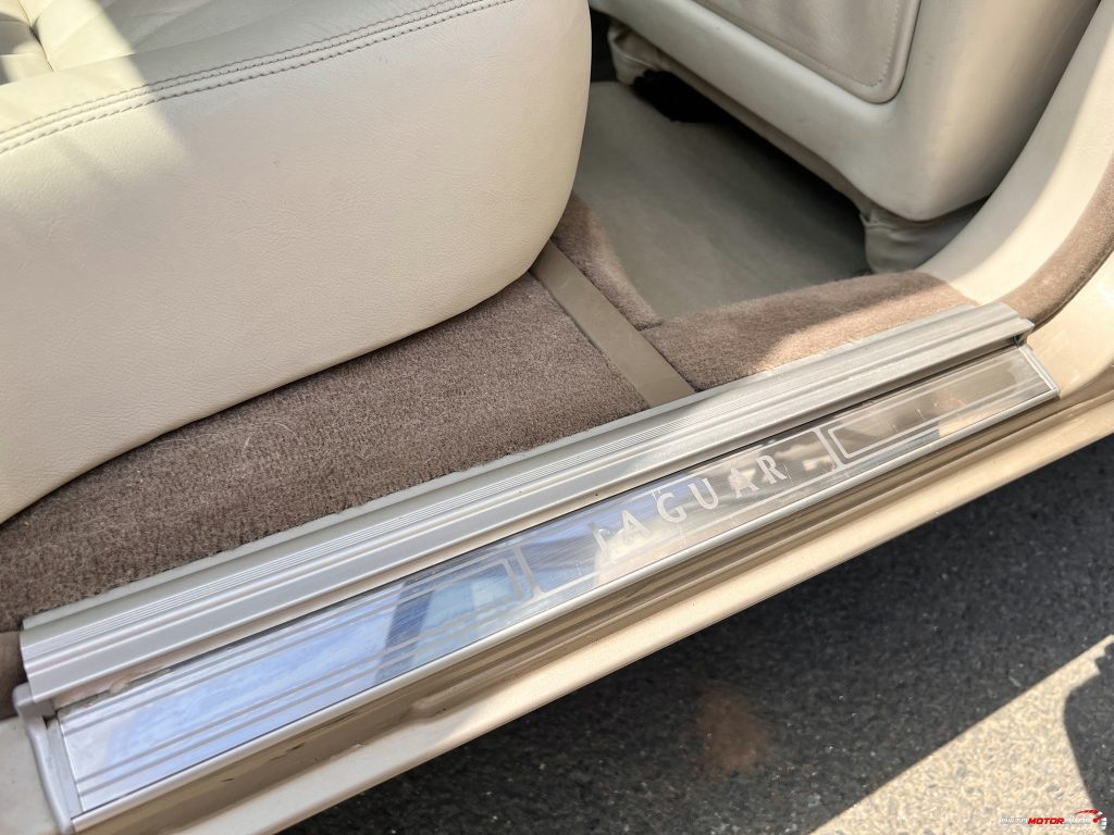 1998 Jaguar XJ Sovereign Gold 4.0 V8 (21)