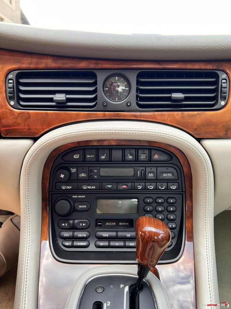 1998 Jaguar XJ Sovereign Gold 4.0 V8 (53)