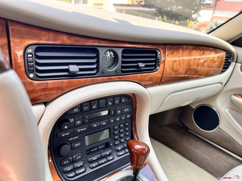 1998 Jaguar XJ Sovereign Gold 4.0 V8 (68)