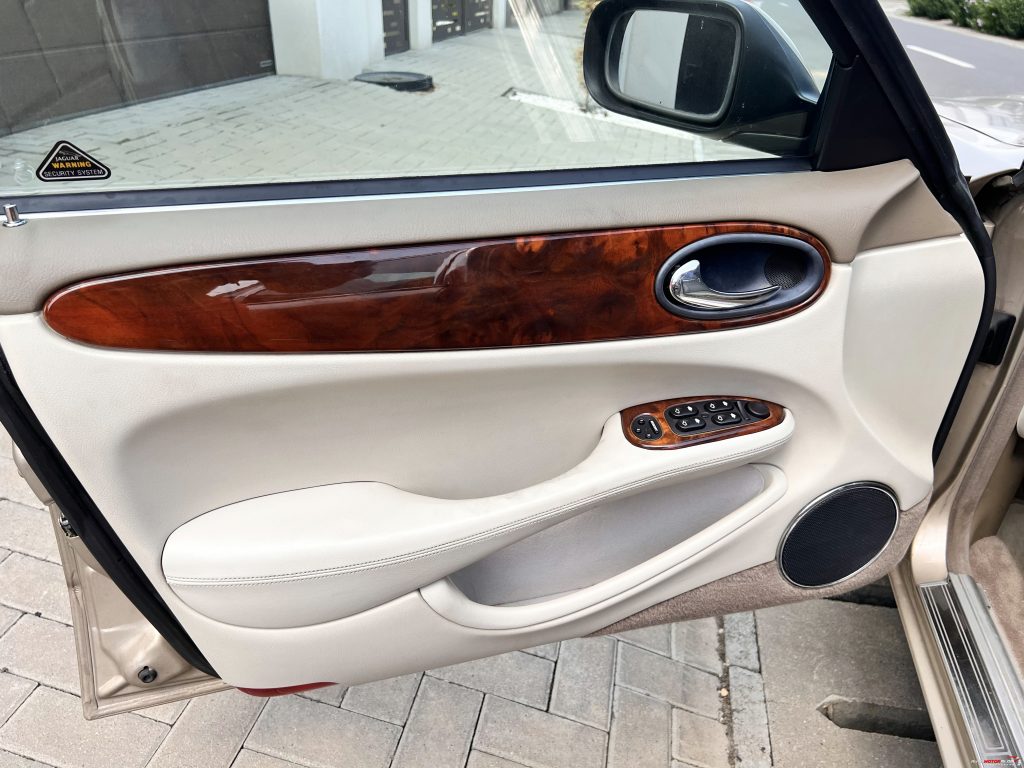 1998 Jaguar XJ Sovereign Gold 4.0 V8 Driver's Door