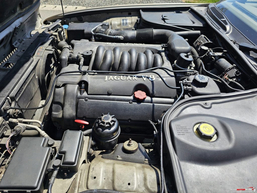 1998 Jaguar XJ Sovereign Gold 4.0 V8 Engine