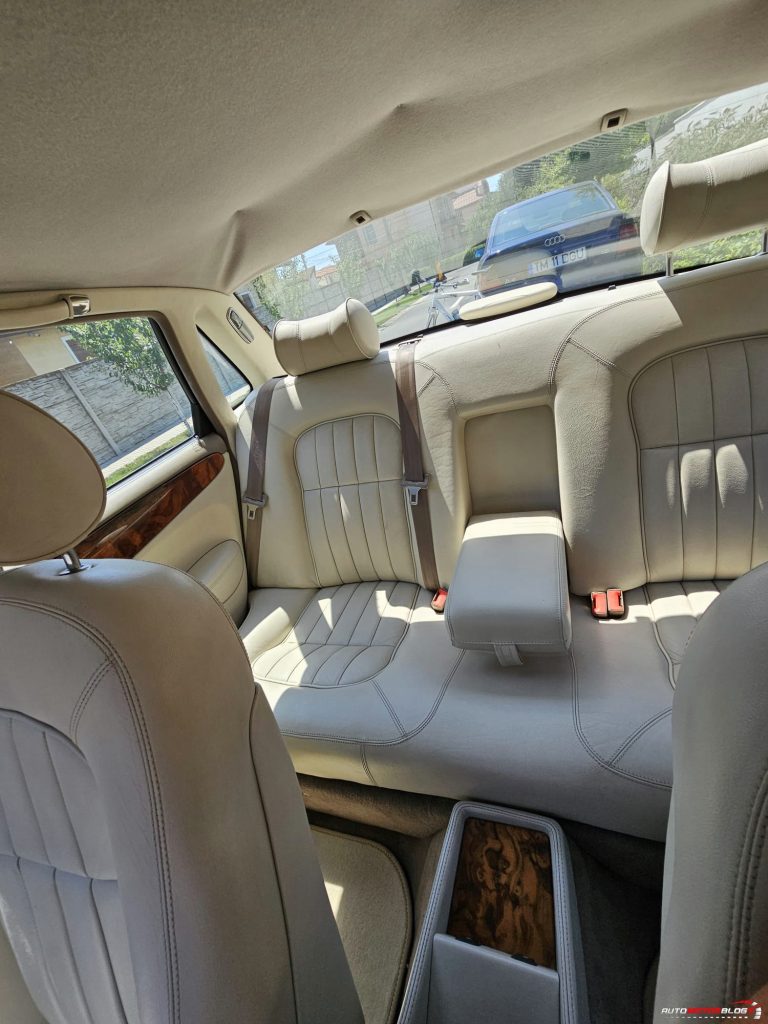 1998 Jaguar XJ Sovereign Gold 4.0 V8 Interior (12)