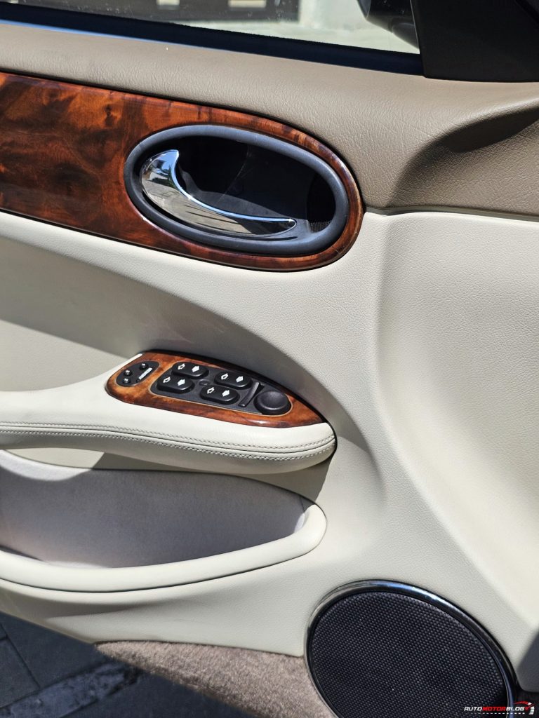 1998 Jaguar XJ Sovereign Gold 4.0 V8 Interior (15)