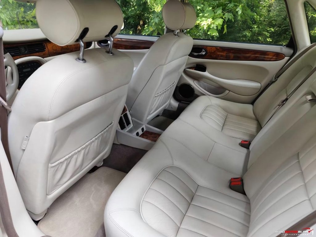 1998 Jaguar XJ Sovereign Gold 4.0 V8 Interior (2)