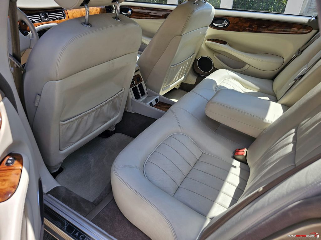 1998 Jaguar XJ Sovereign Gold 4.0 V8 Interior Backseat Ivory Leather