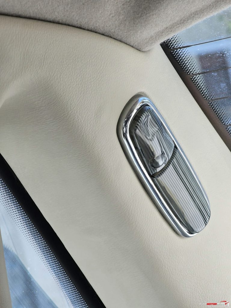 1998 Jaguar XJ Sovereign Gold 4.0 V8 Interior Backseat Lights