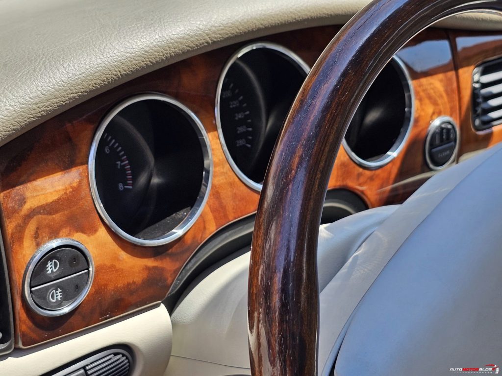1998 Jaguar XJ Sovereign Gold 4.0 V8 Interior Steering Wheel (1)