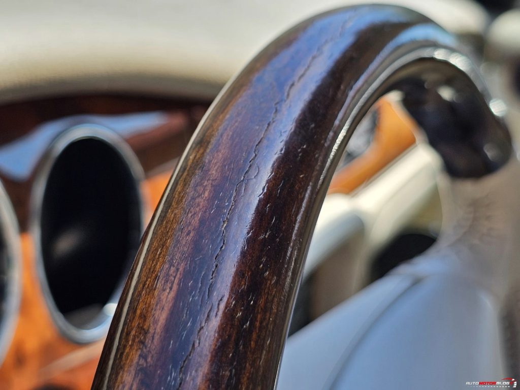 1998 Jaguar XJ Sovereign Gold 4.0 V8 Interior Steering Wheel (2)