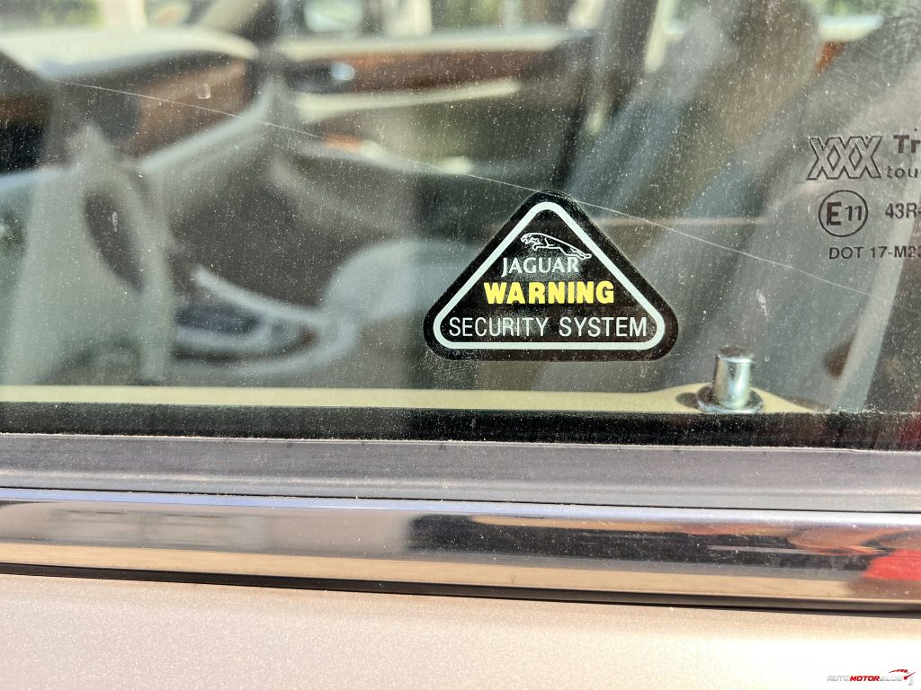1998 Jaguar XJ Sovereign Gold 4.0 V8 Jaguar Security System Alarm