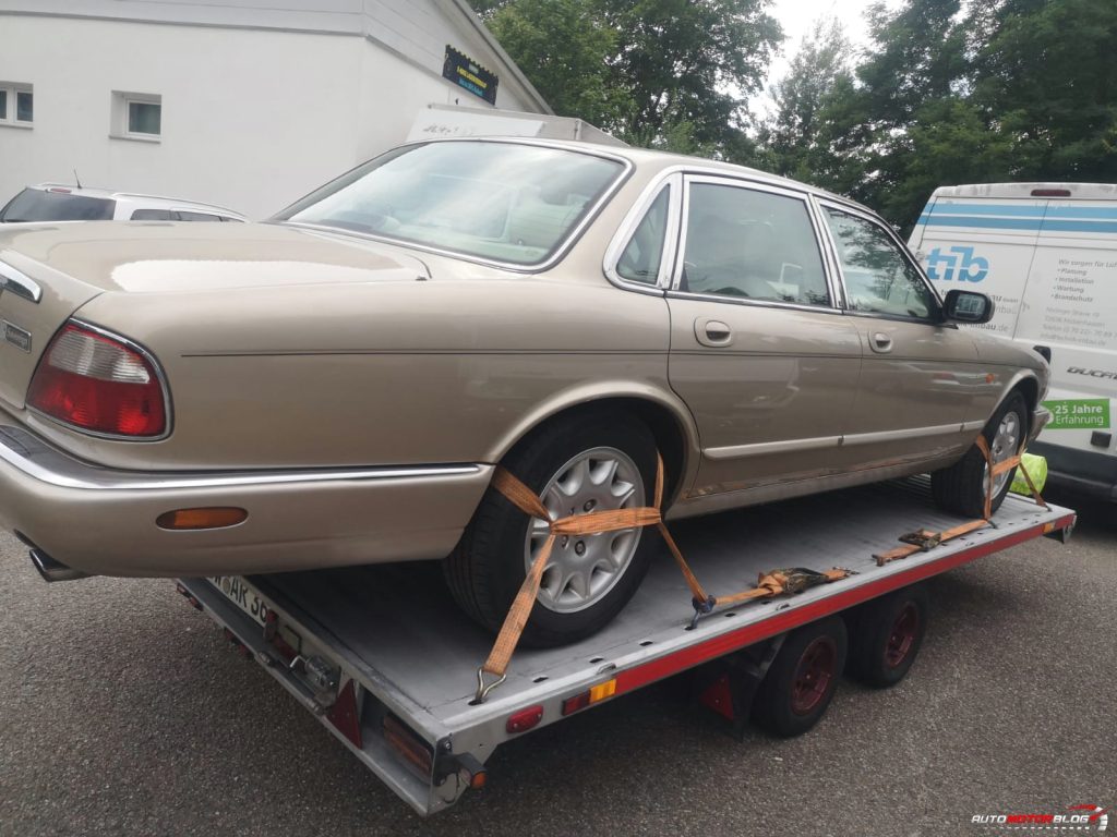 1998 Jaguar XJ Sovereign Gold 4.0 V8 Platform Transport (2)