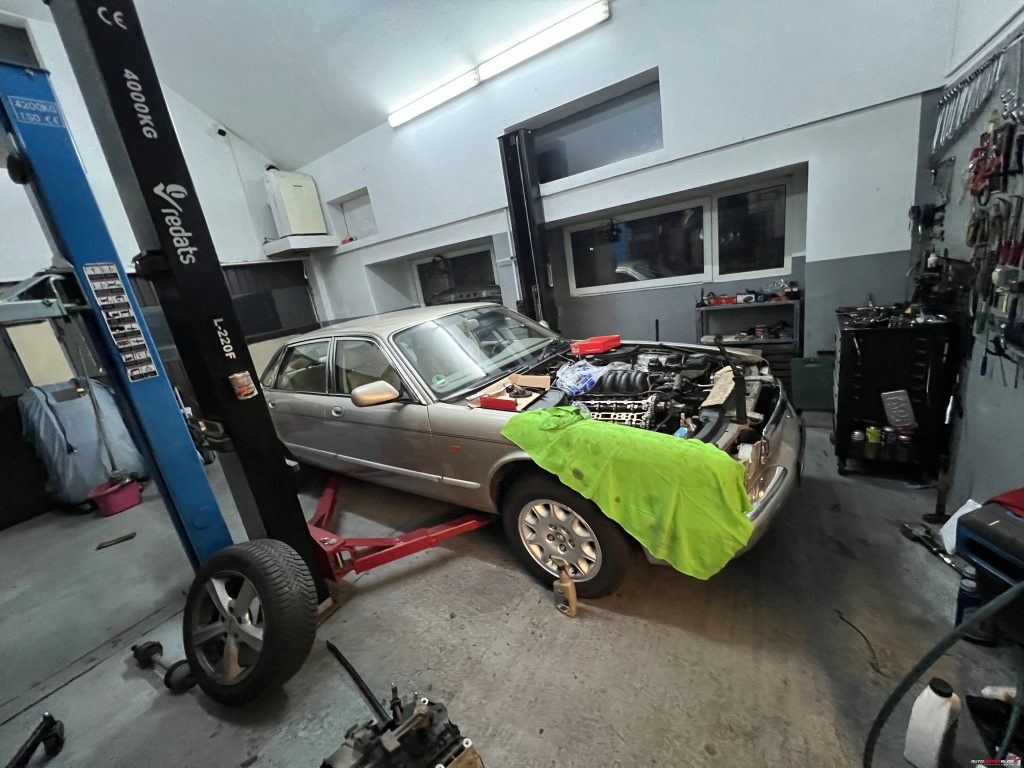 1998 Jaguar XJ Sovereign Gold 4.0 V8 Repair Shop