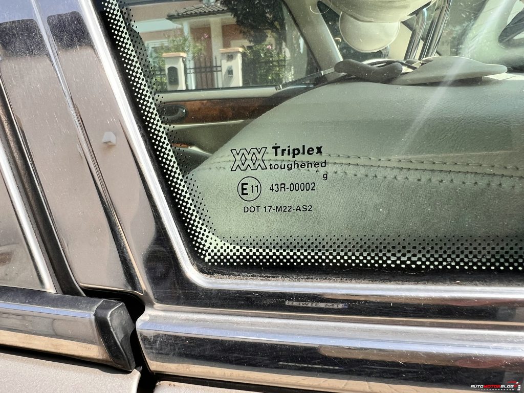 1998 Jaguar XJ Sovereign Gold 4.0 V8 Windows (2)