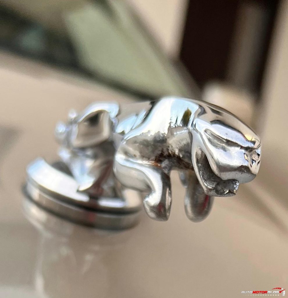 Jaguar XJ X308 hood ornament (1)