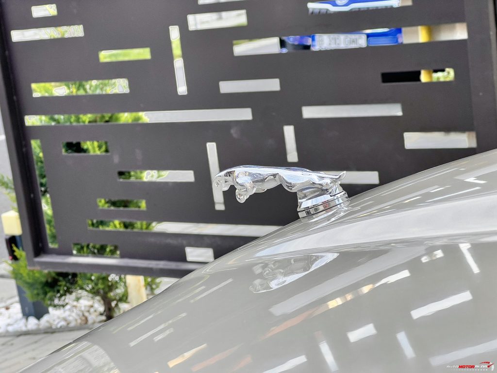 Jaguar XJ X308 hood ornament (3)
