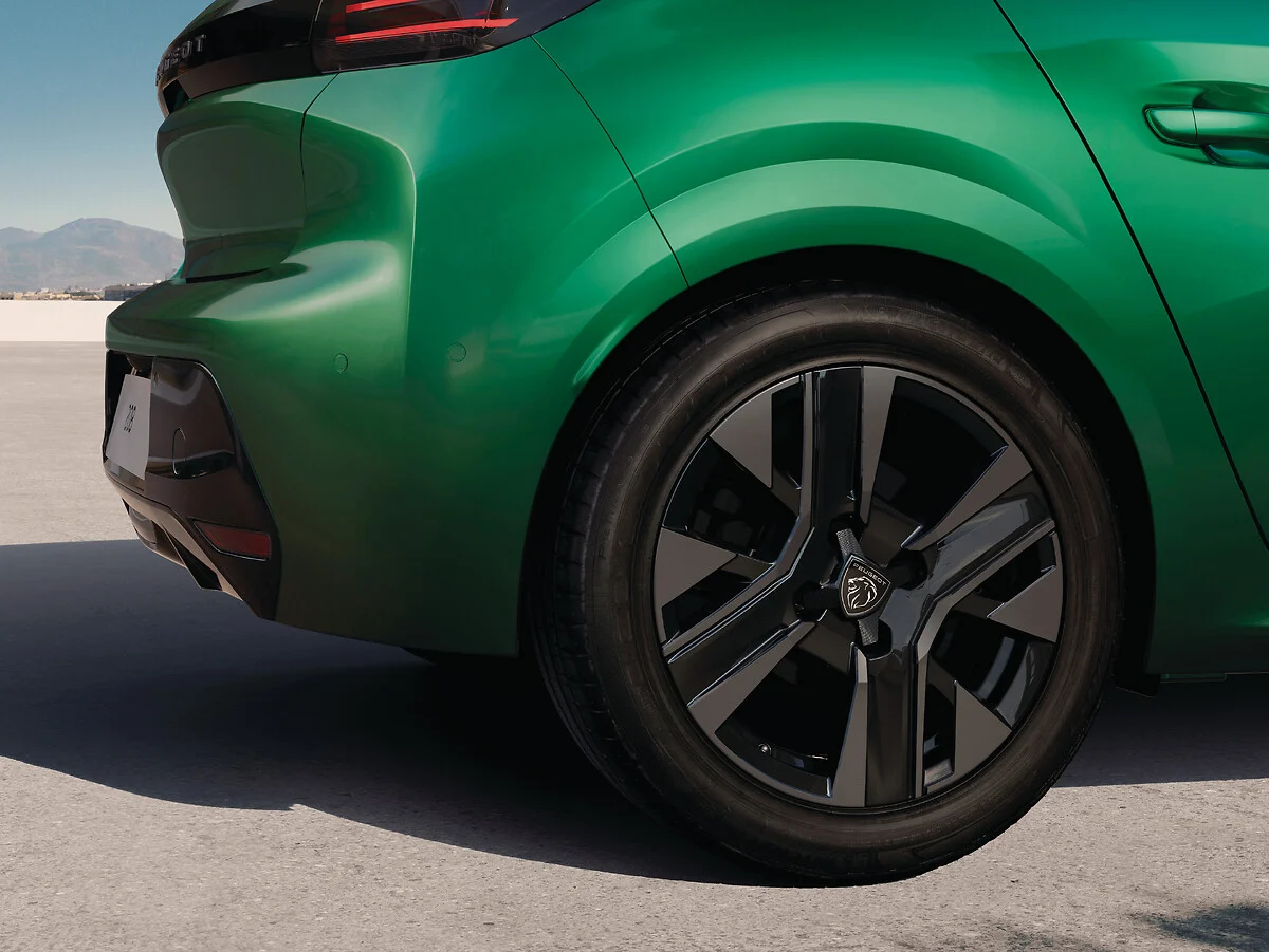 Peugeot 208 Hybrid (6)