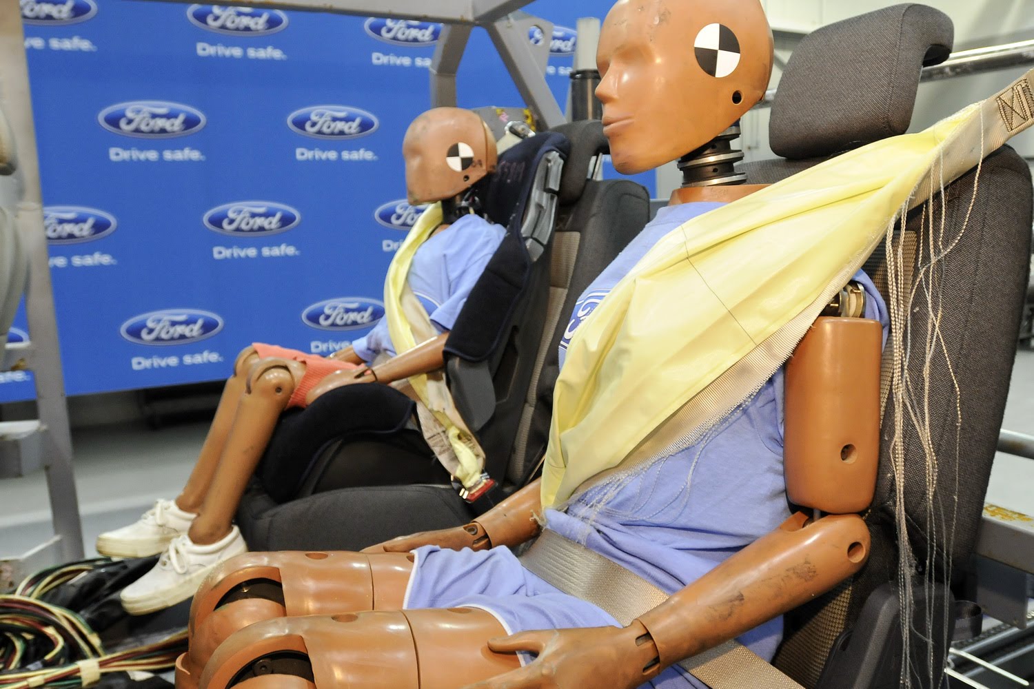 ford-seat-belt-airbag-1