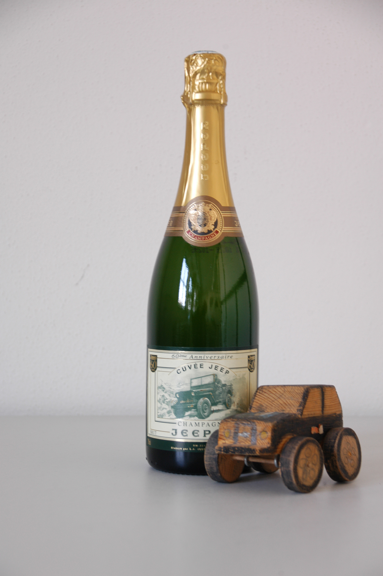 Jeeper anniversary champagne