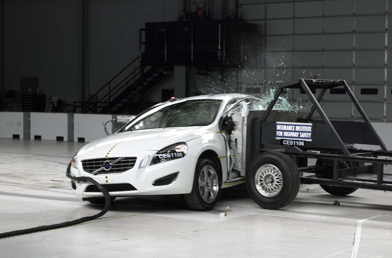 2012 Volvo S60 IIHS testing