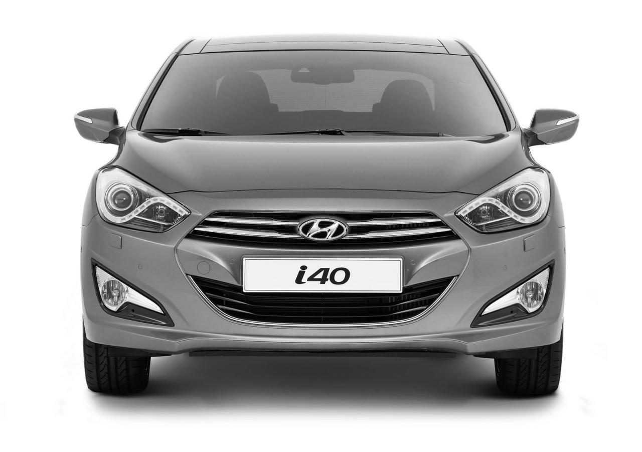 Hyundai i40 sedan unveiled in Barcelona