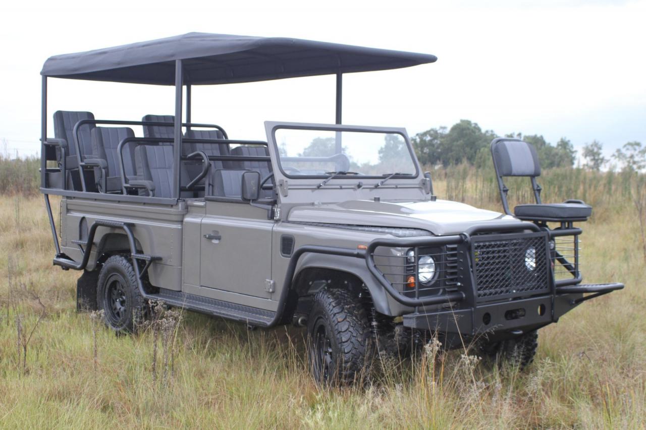Land Rover Defender Safari electric concept