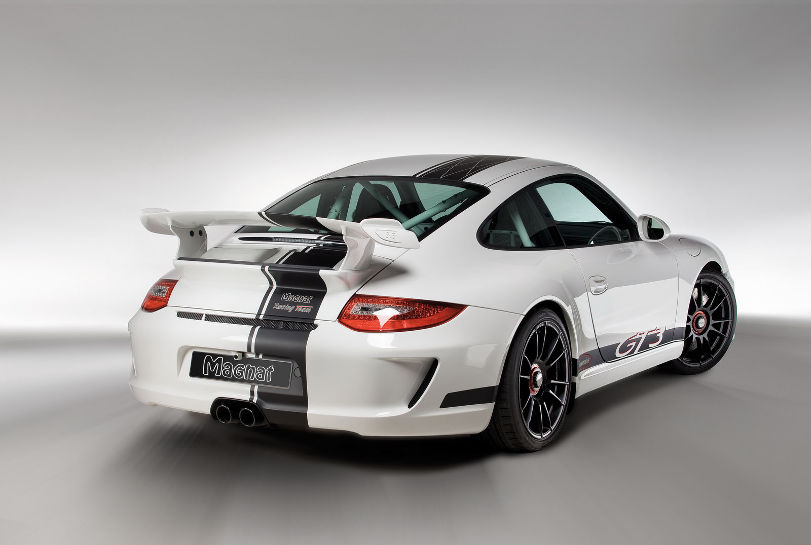 Porsche 911 GT3 Snowmobile by Magnat