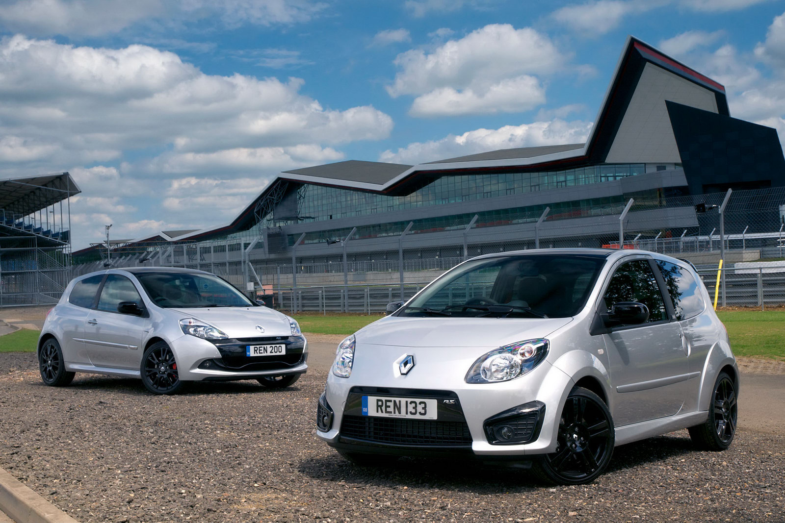 Renault Twingo RS 133 and Clio RS 200 Silverstone GP