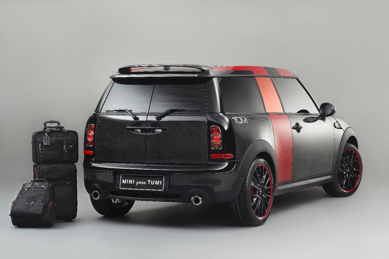 Мини гоу. Мини Купер Клабмен багажник. Mini Clubman корма. Mini Clubman 2024. Mini Clubman JCW обвес.