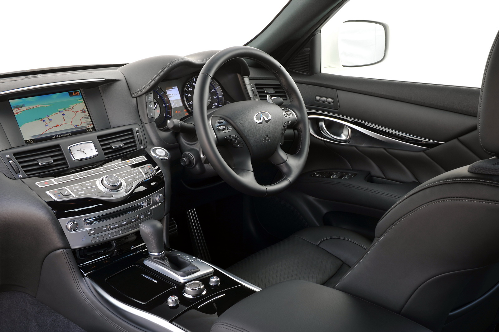 Infiniti M