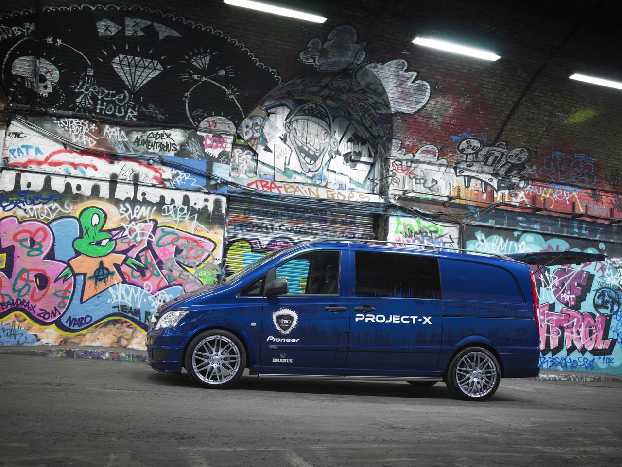 Mercedes Vito DJ Van by Pioneer