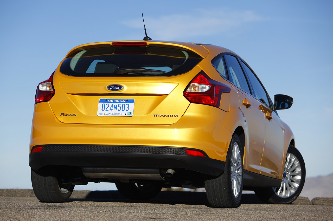 Форд фокус задний вид. Ford Focus 2012. Ford Focus 3 хэтчбек зад. Ford Focus 2012 сзади. Форд фокус 3 вид сзади.