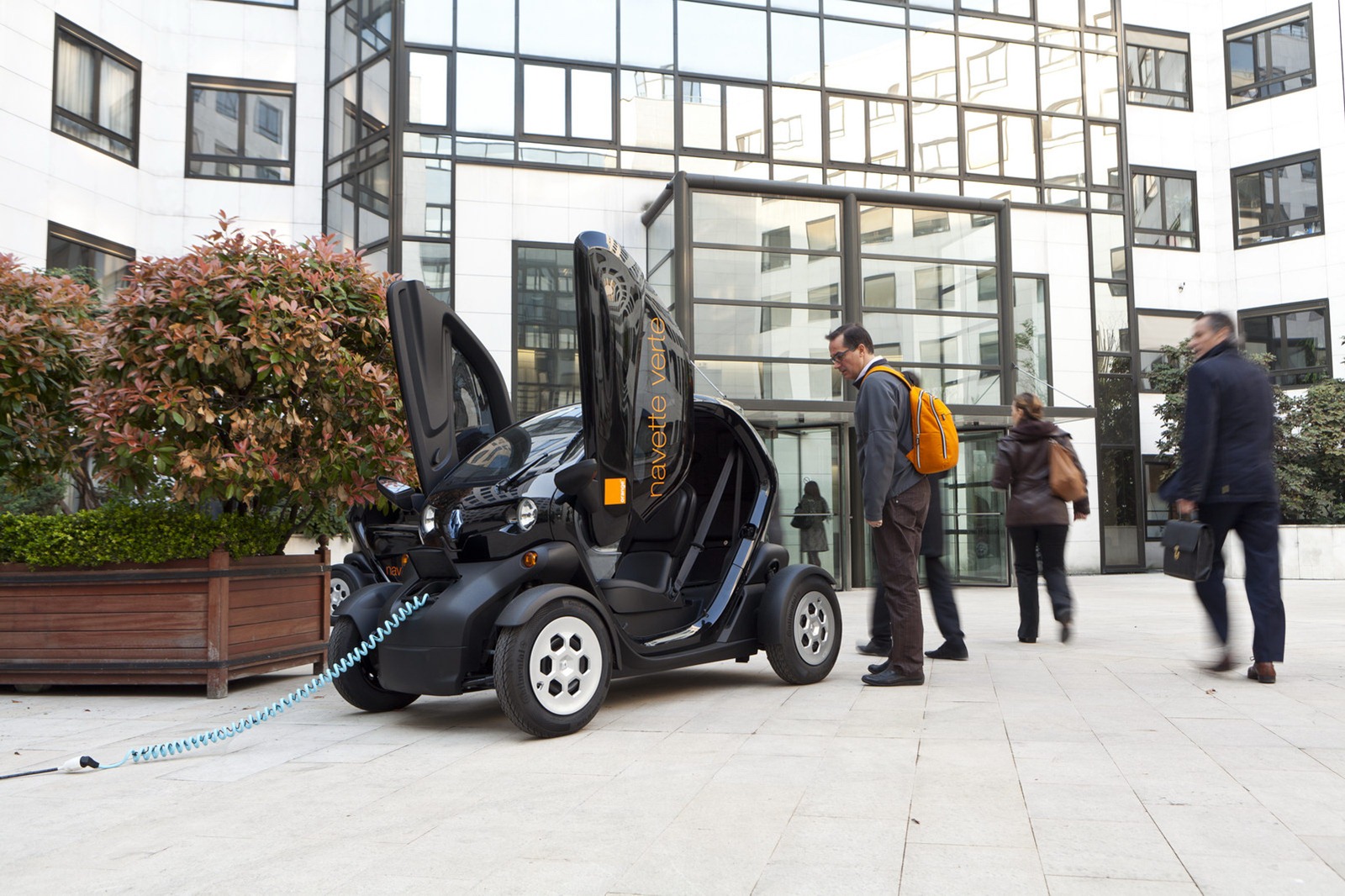 renault debuts zero emission twizy in the uk