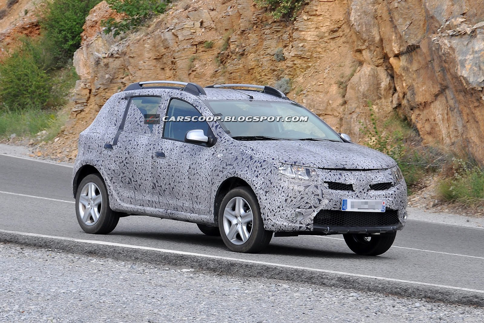 2013 Dacia Sandero Stepway spyshots