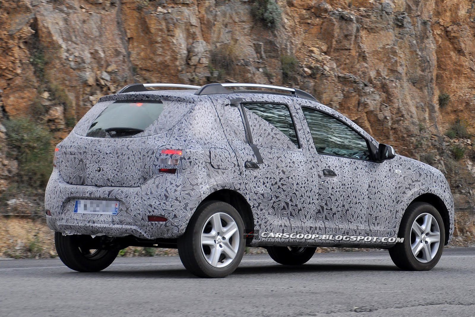2013 Dacia Sandero Stepway spyshots