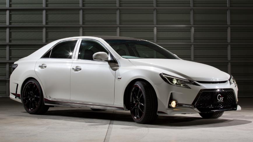 Toyota Mark X G Sports Carbon Roof concept