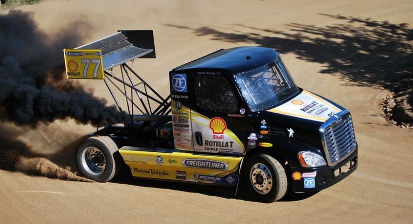 Pikes Peak visited by a Freightliner truck - Automotorblog