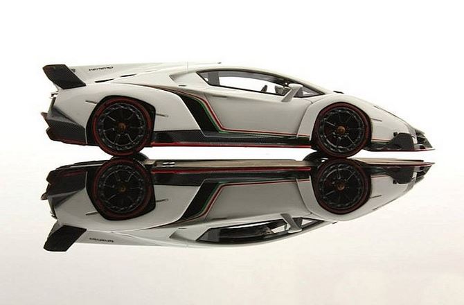 Lamborghini Veneno Scale Model