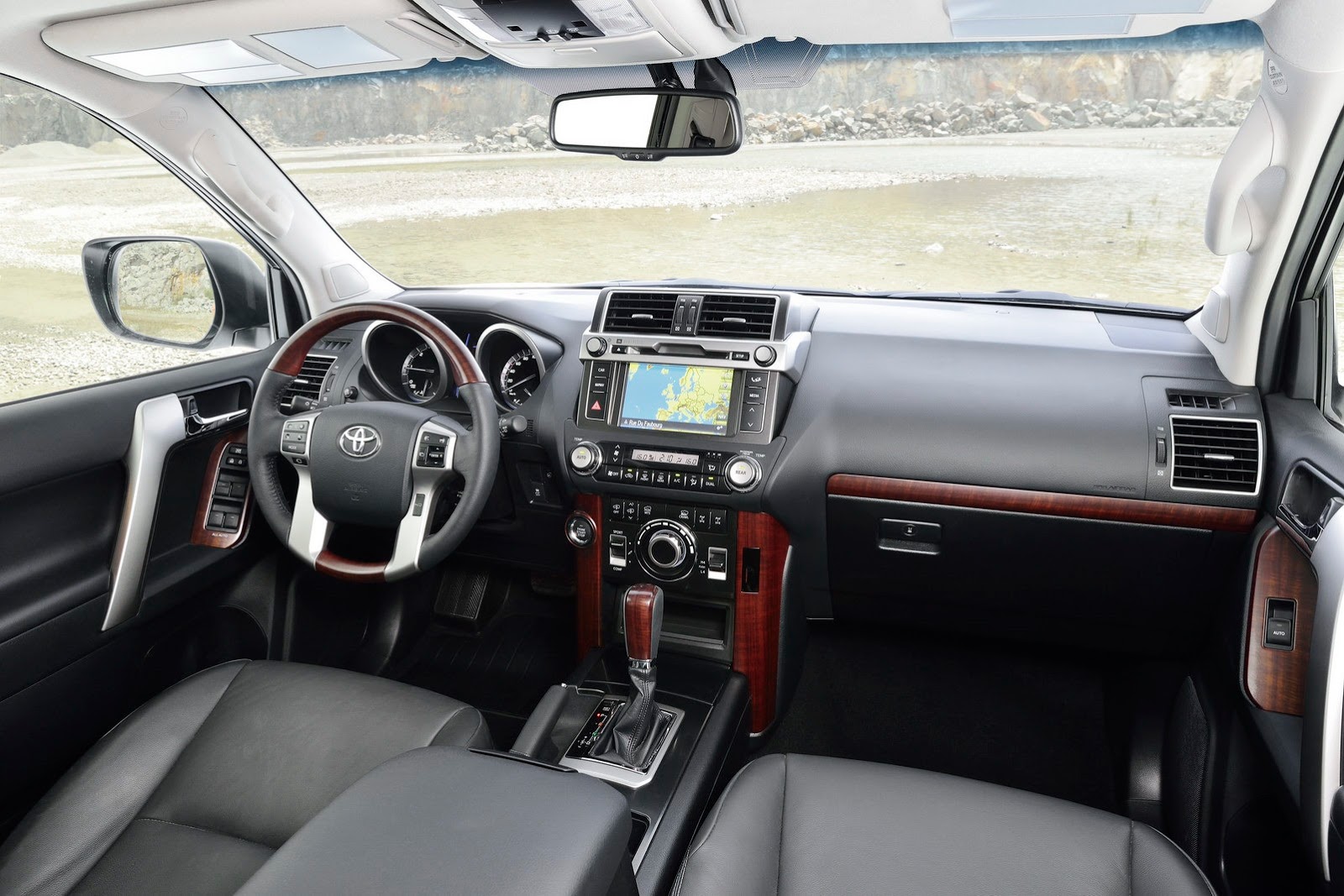 2014 Toyota Land Cruiser facelift