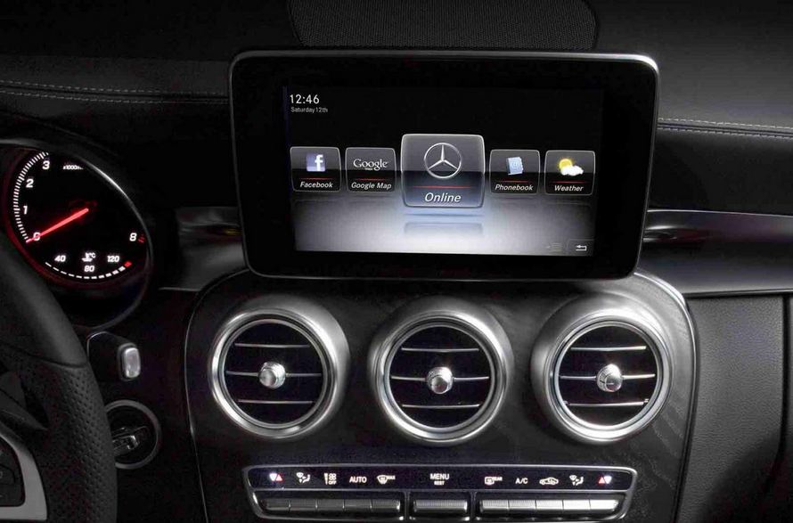 2014 Mercedes C-Class interior