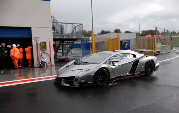 Lamborghini Veneno on the track