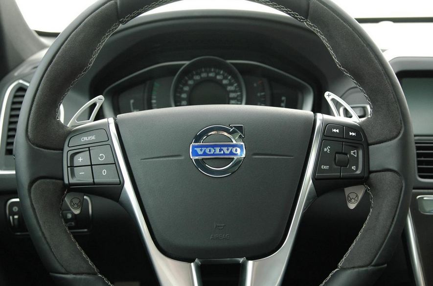 Volvo V40 Cross Country by Heico Sportiv