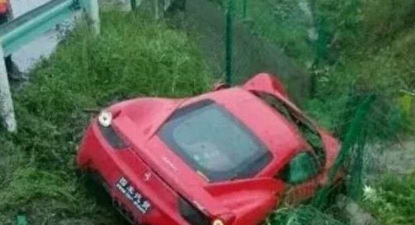Ferrari 458 Italia Flies off Highway