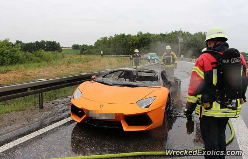 Lamborghini Aventador Instantly Ignites on Autobahn