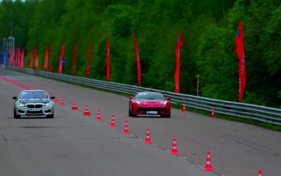 Ferrari F12 Berlinetta vs. BMW M6 in Drag Race