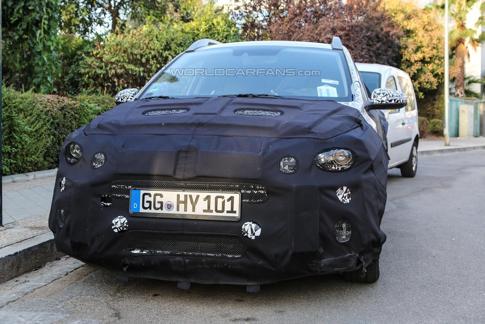 2016 Hyundai i20 Active Spy Shot