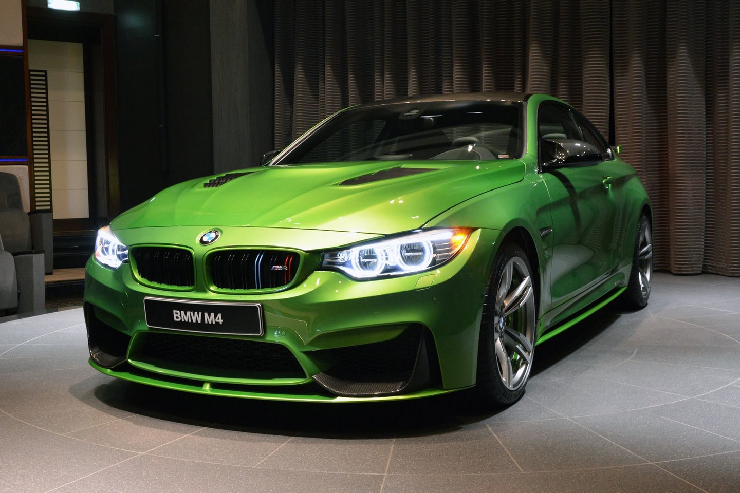 Зелёный bmw