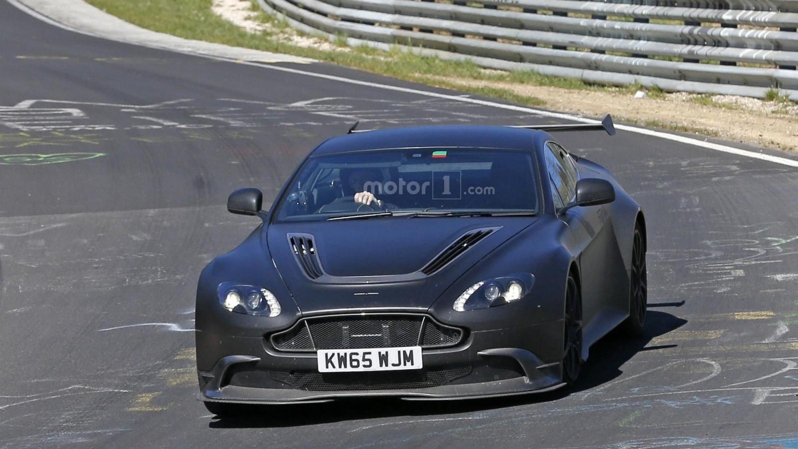 Aston Martin Vantage Gt8 Flexes Its Muscles On The