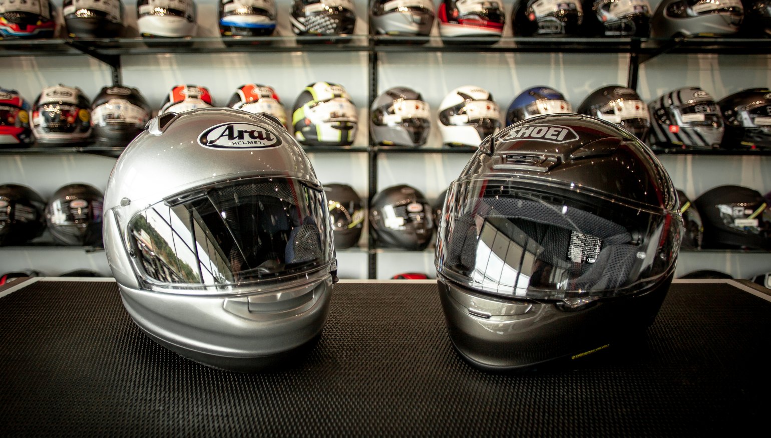 Braincap мотошлем. Шлем j cruise 2 shoei. Золотой визор шлема arai ram 4. Hjc helmets шлем. Дыхательный дефлектор mt rapide hjc.