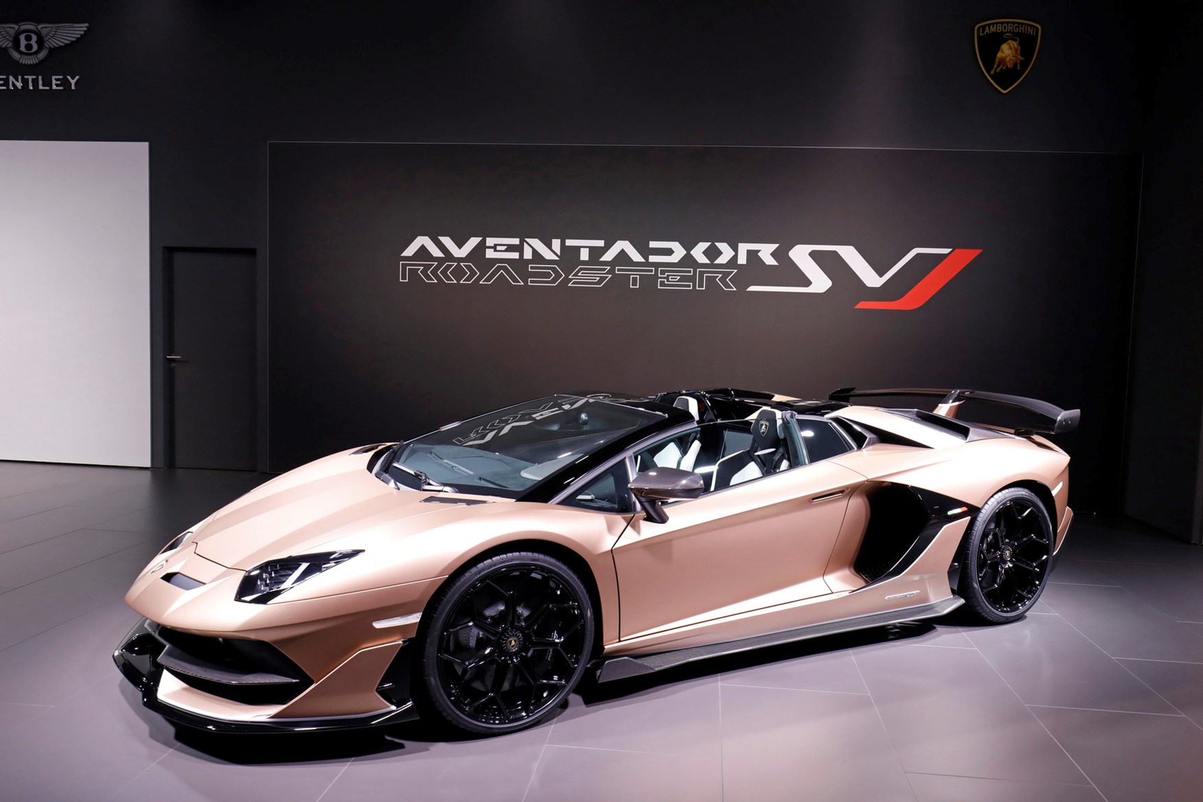 Lamborghini Aventador SVJ Roadster 770HP