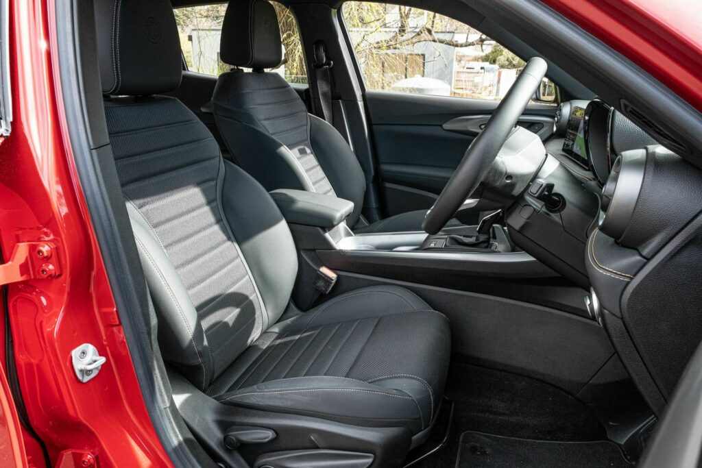 2023 Alfa Romeo Tonale Hybrid Ti 3 1
