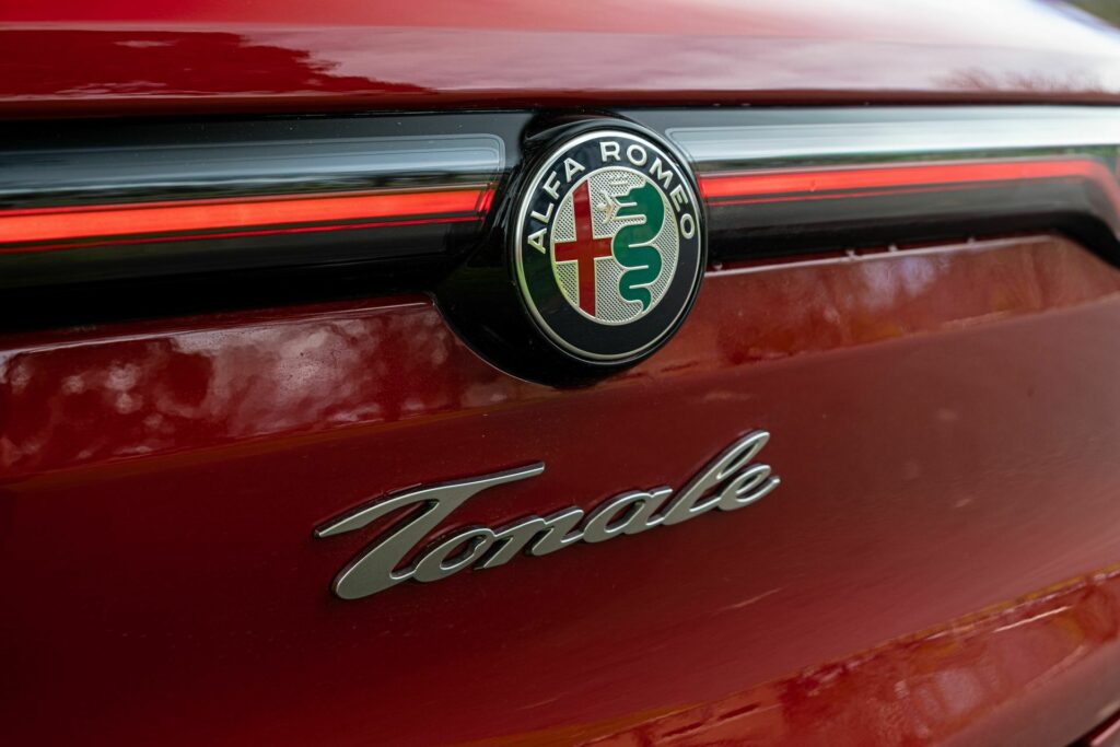 2023 Alfa Romeo Tonale Hybrid Ti 37